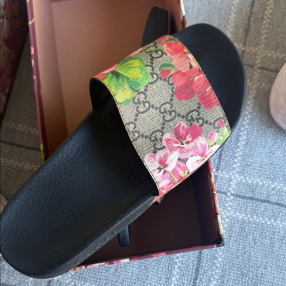 Gucci Floral Slide Sandals - Black and Pink